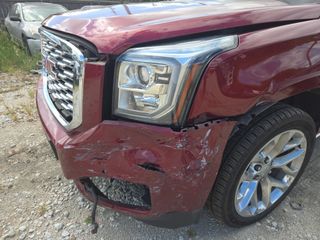 2020 GMC Yukon 4WD Denali - Exterior Front Left Corner Image